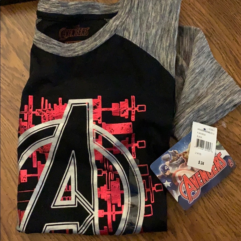 NWT BOYS AVENGERS LONG SLEEVE SHIRT SIZE LARGE